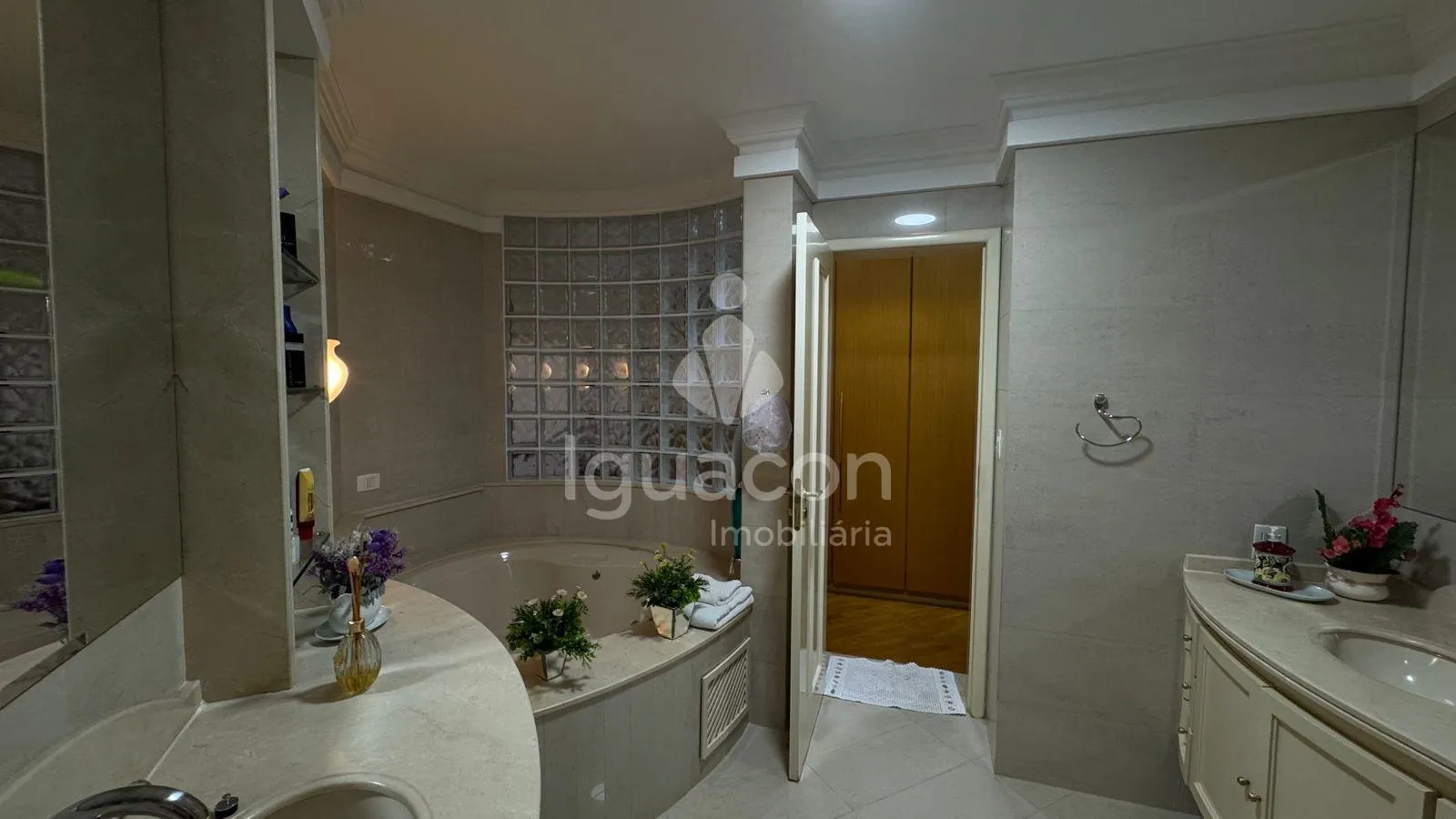 Apartamento Duplex  no Edifício Maison Classic.