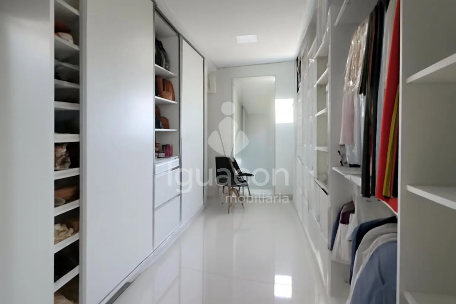 Casa com á venda no Condomínio Dom Olívio