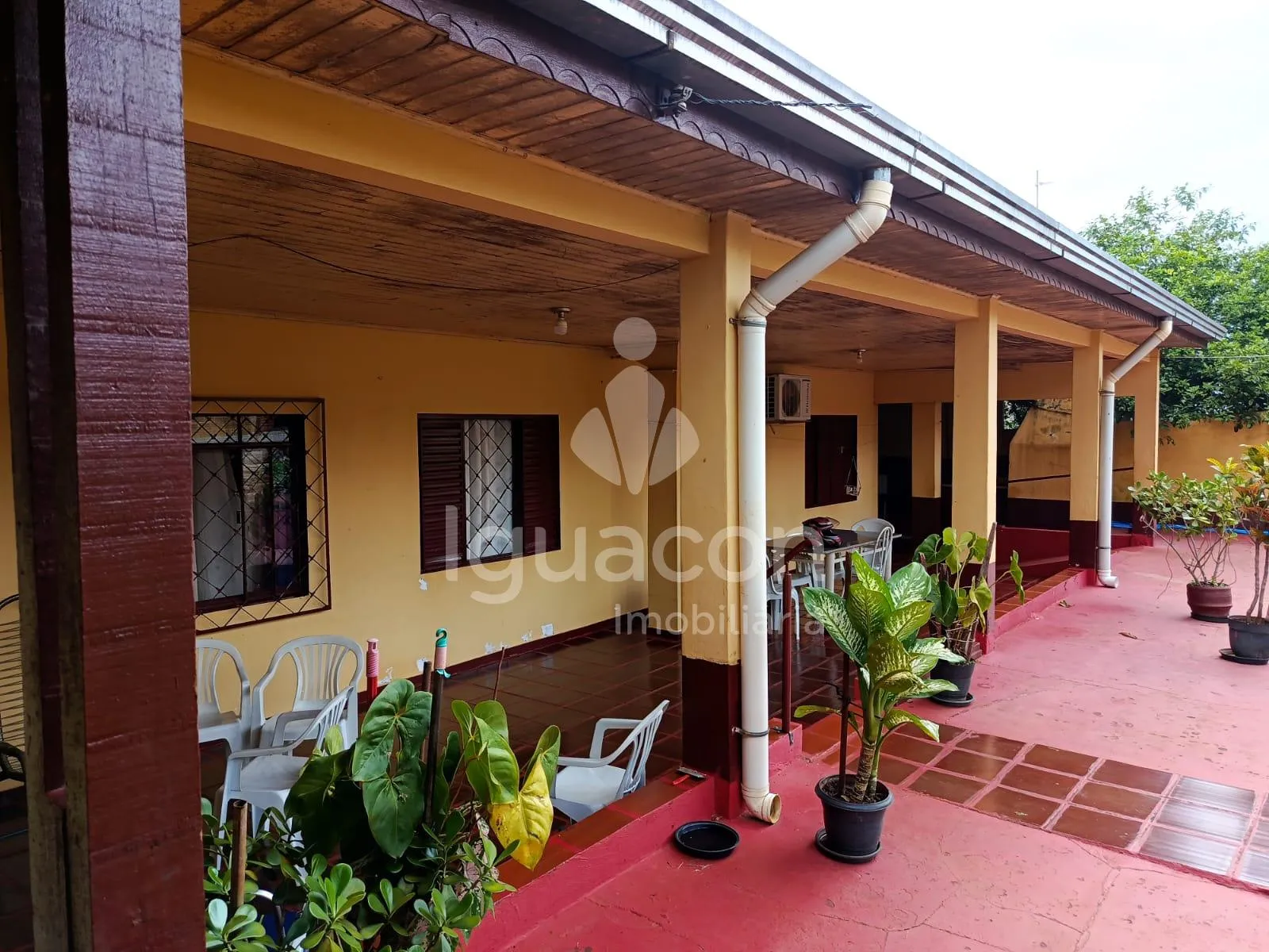 Casa com 03 Dormitórios com Churrasqueira e Piscina na Vila C Velha