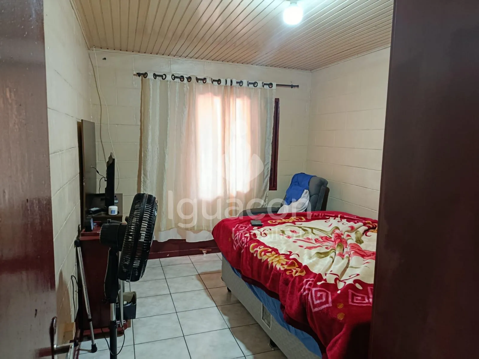 Casa com 03 Dormitórios com Churrasqueira e Piscina na Vila C Velha