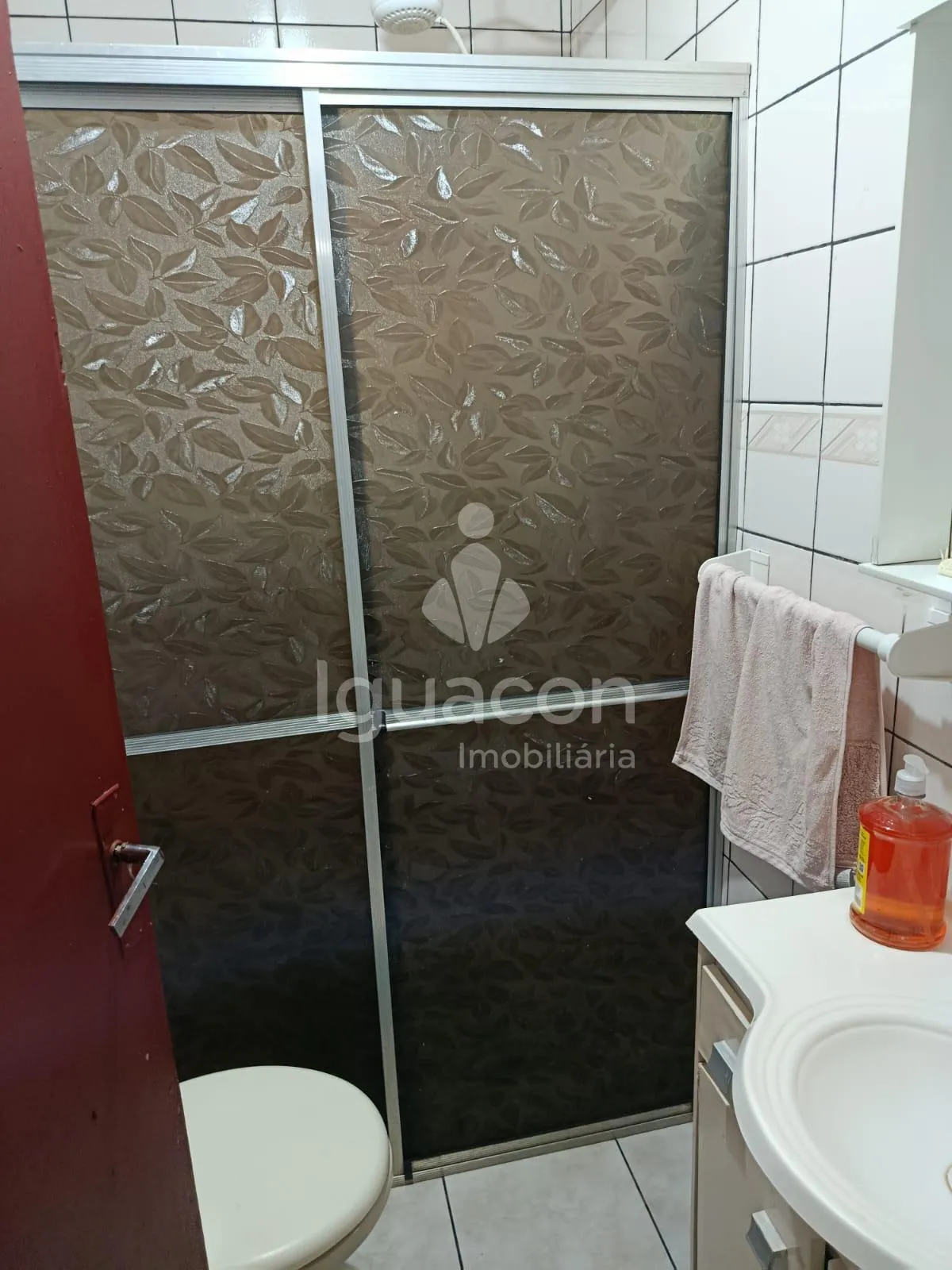 Casa com 03 Dormitórios com Churrasqueira e Piscina na Vila C Velha