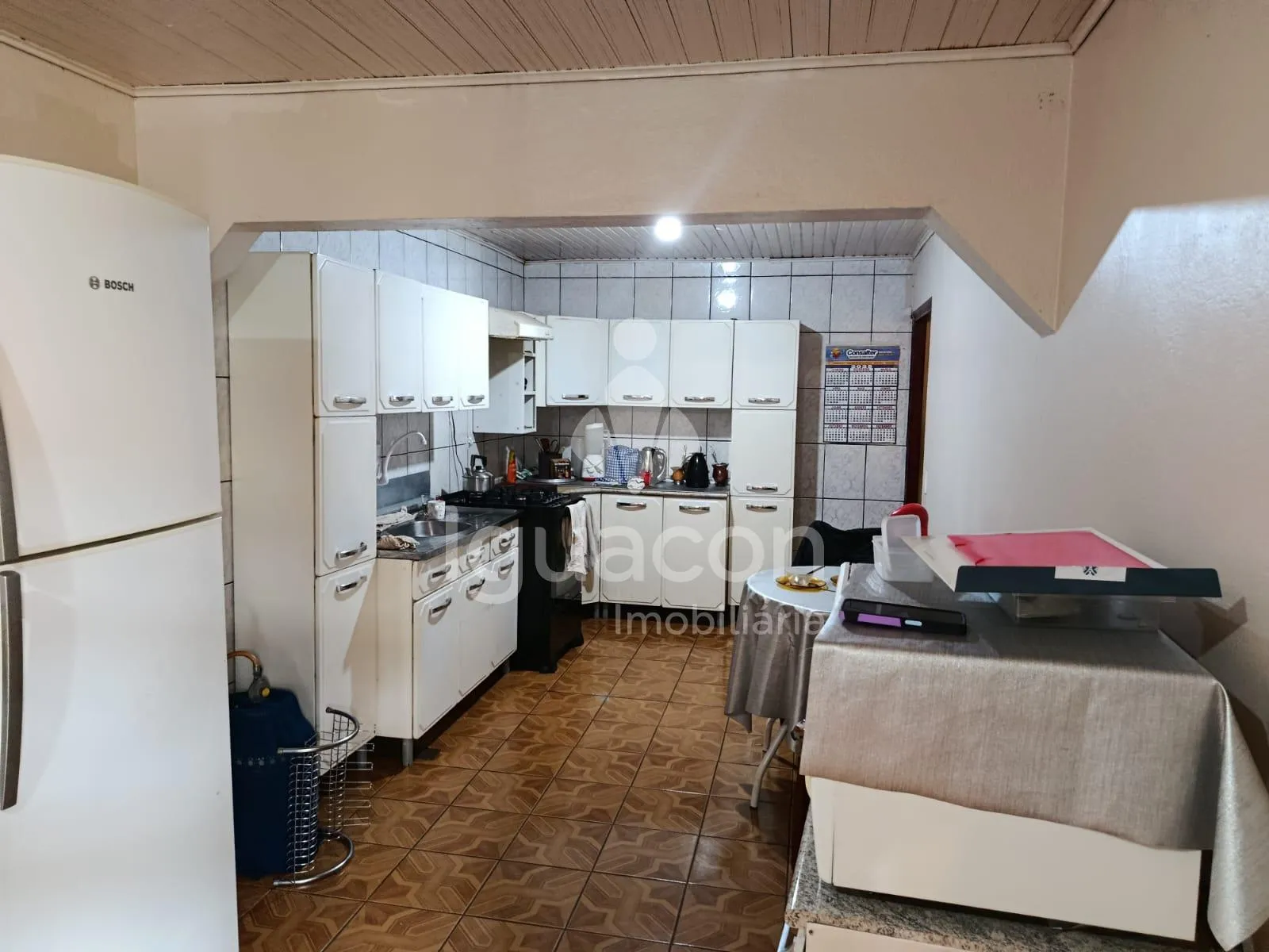 Casa com 03 Dormitórios com Churrasqueira e Piscina na Vila C Velha