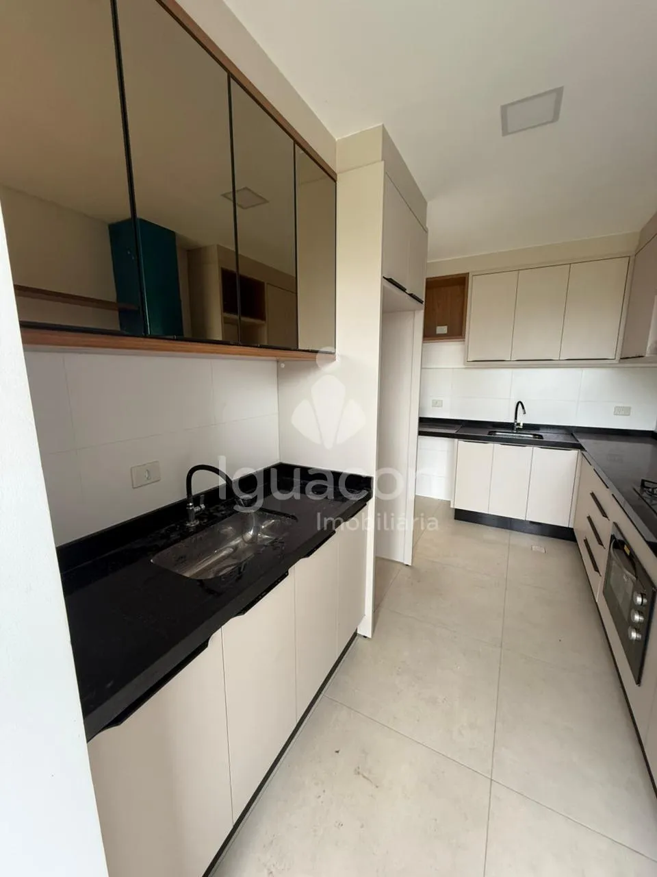 Apartamento com 02 Dormitório e Sacada com Churrasqueira no Islamorada Residence