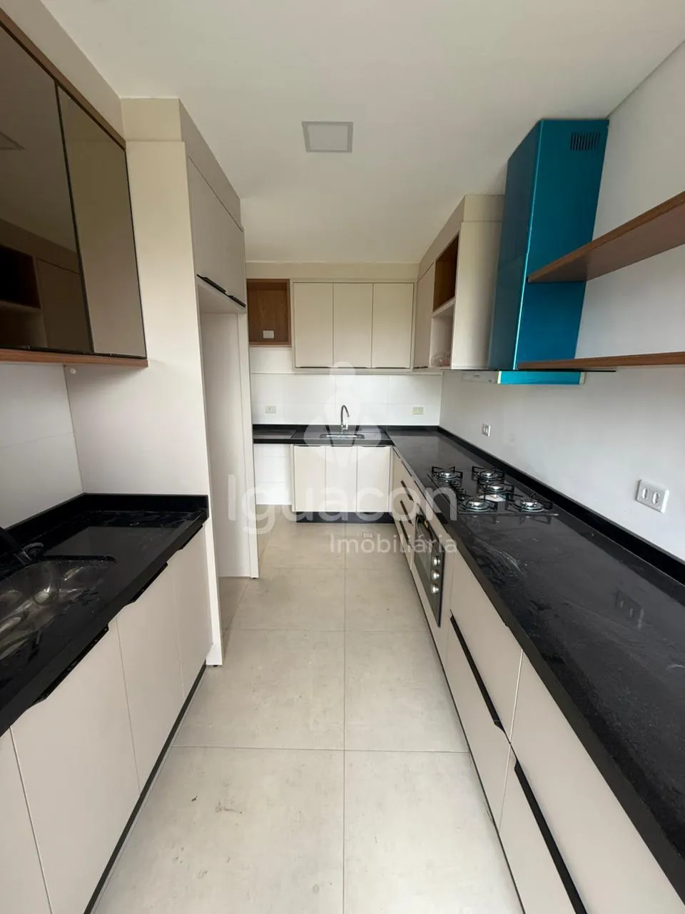 Apartamento com 02 Dormitório e Sacada com Churrasqueira no Islamorada Residence
