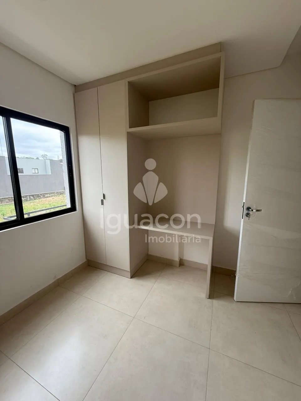 Apartamento com 02 Dormitório e Sacada com Churrasqueira no Islamorada Residence