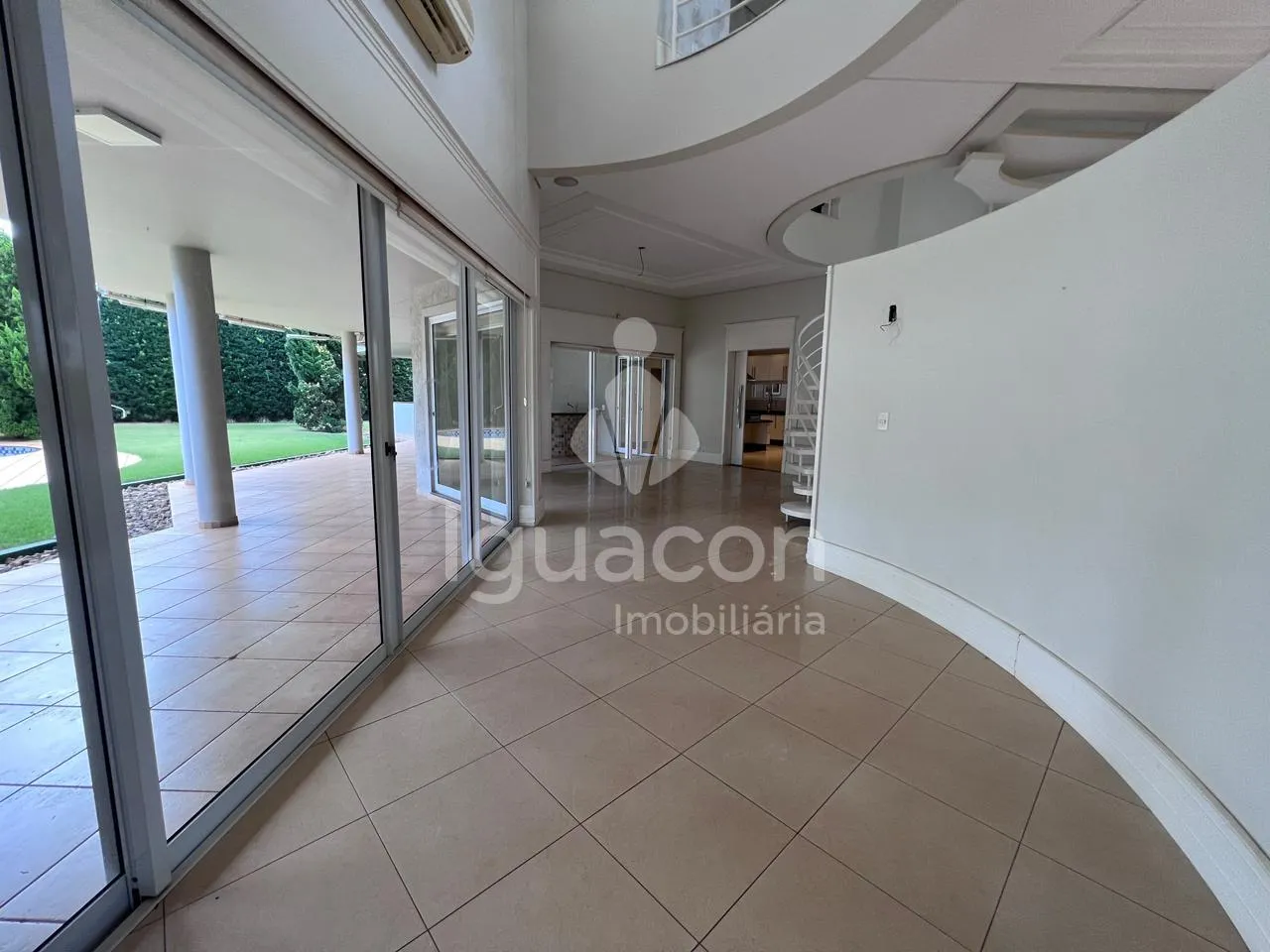 Sobrado com 05 Dormitórios sendo 03 Suites com Closet Semi-mobiliado no Condominio Izadora