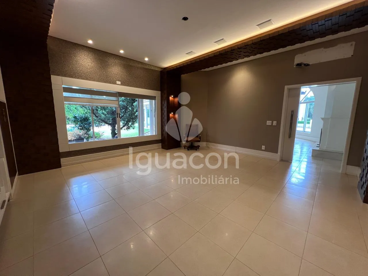 Sobrado com 05 Dormitórios sendo 03 Suites com Closet Semi-mobiliado no Condominio Izadora