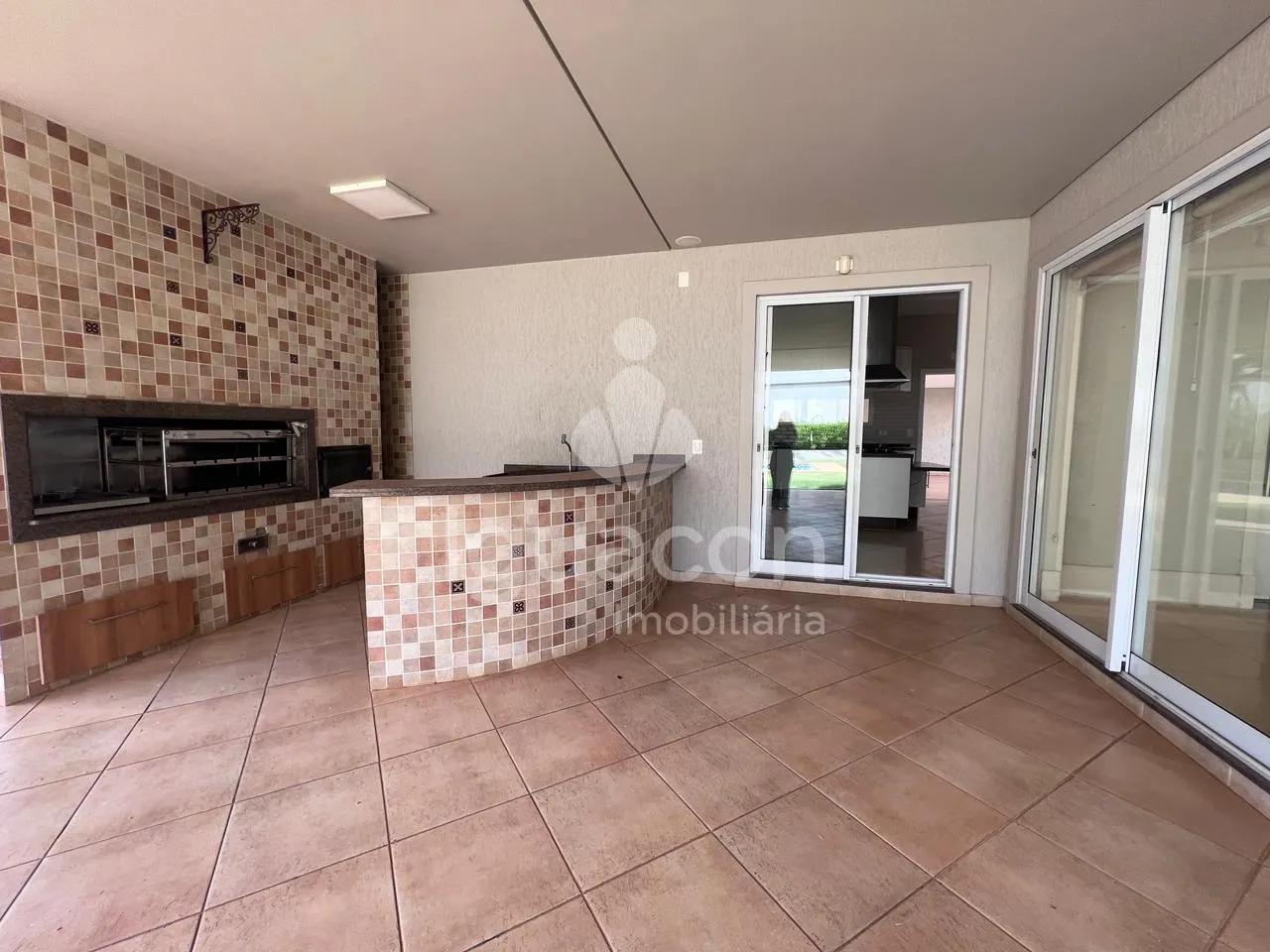 Sobrado com 05 Dormitórios sendo 03 Suites com Closet Semi-mobiliado no Condominio Izadora