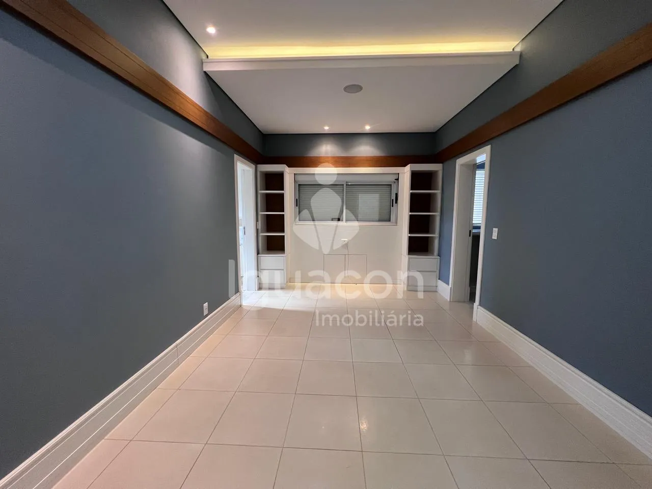 Sobrado com 05 Dormitórios sendo 03 Suites com Closet Semi-mobiliado no Condominio Izadora
