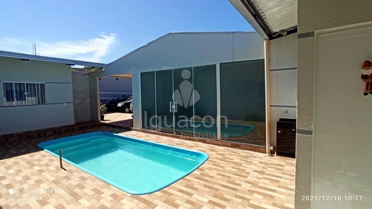 Casa com Quitinetes Mobiliadas aos fundos na Vila A