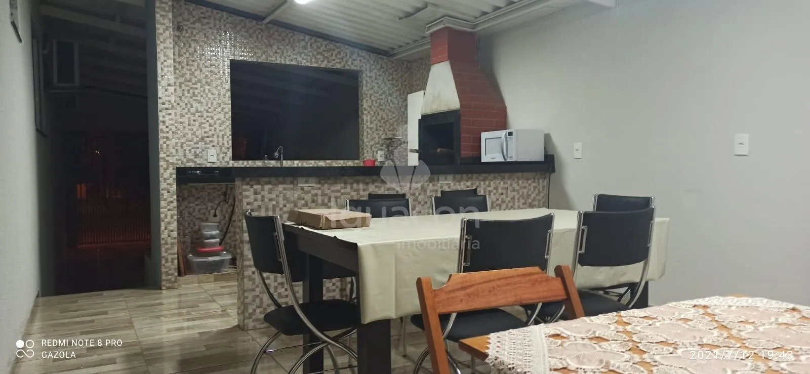 Casa com Quitinetes Mobiliadas aos fundos na Vila A