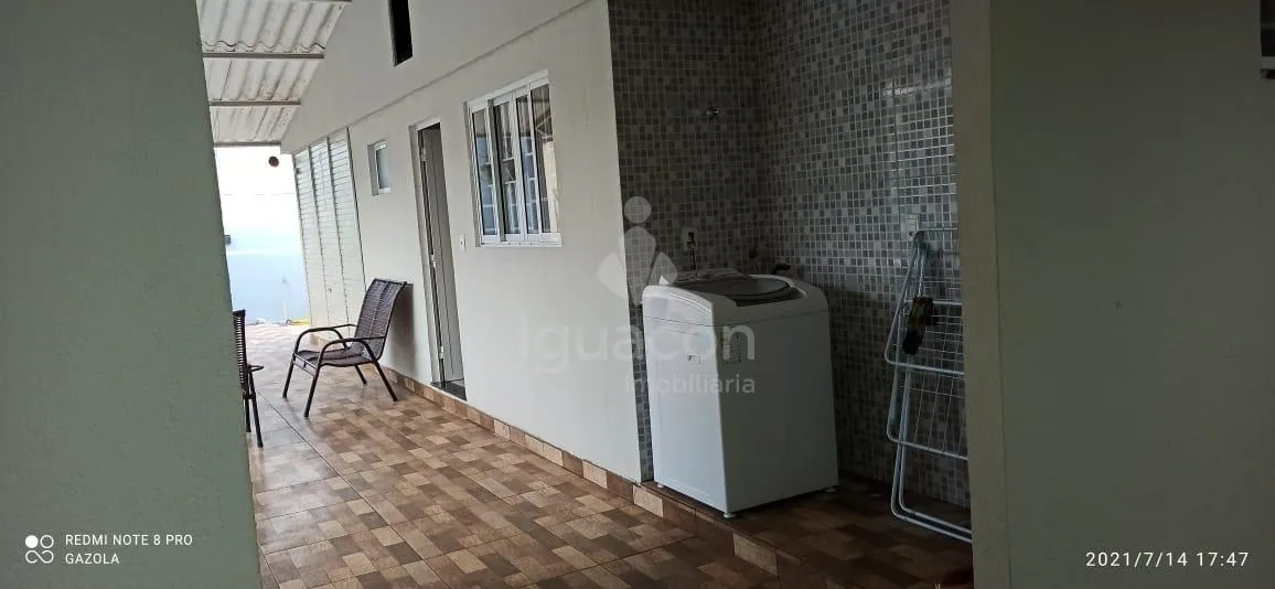 Casa com Quitinetes Mobiliadas aos fundos na Vila A