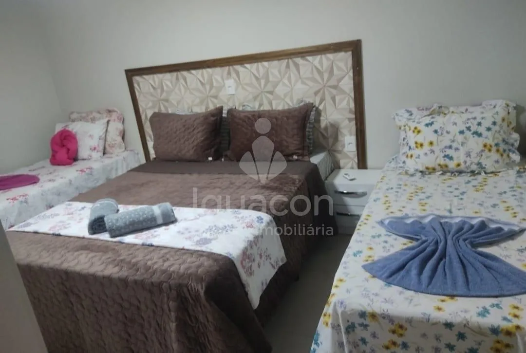 Casa com Quitinetes Mobiliadas aos fundos na Vila A