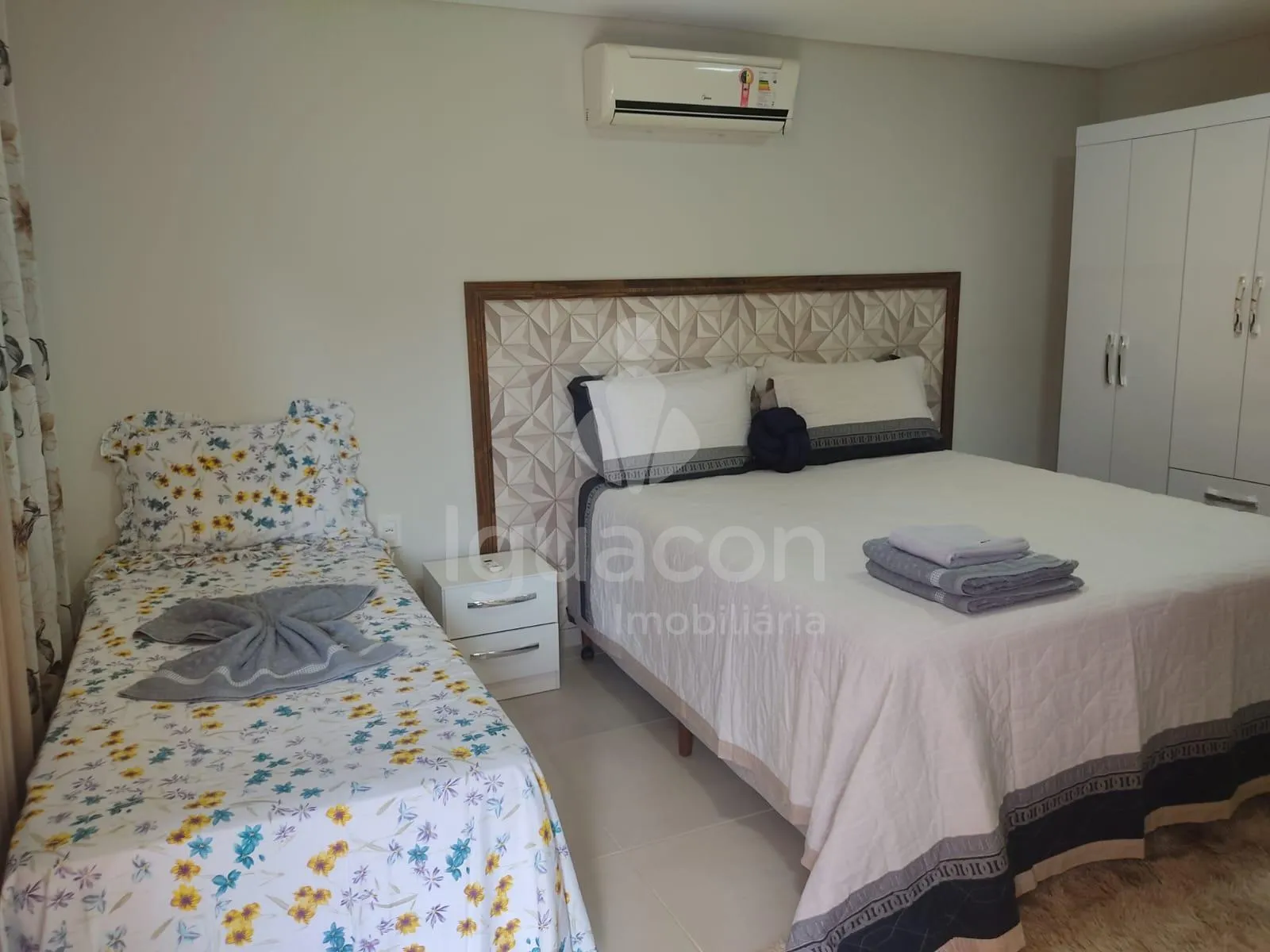 Casa com Quitinetes Mobiliadas aos fundos na Vila A