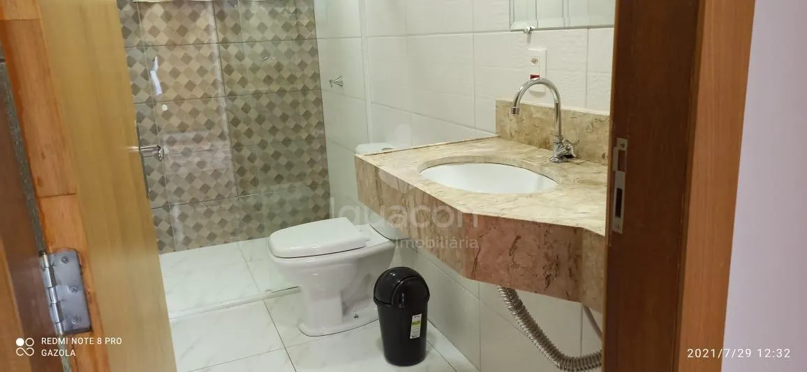 Casa com Quitinetes Mobiliadas aos fundos na Vila A