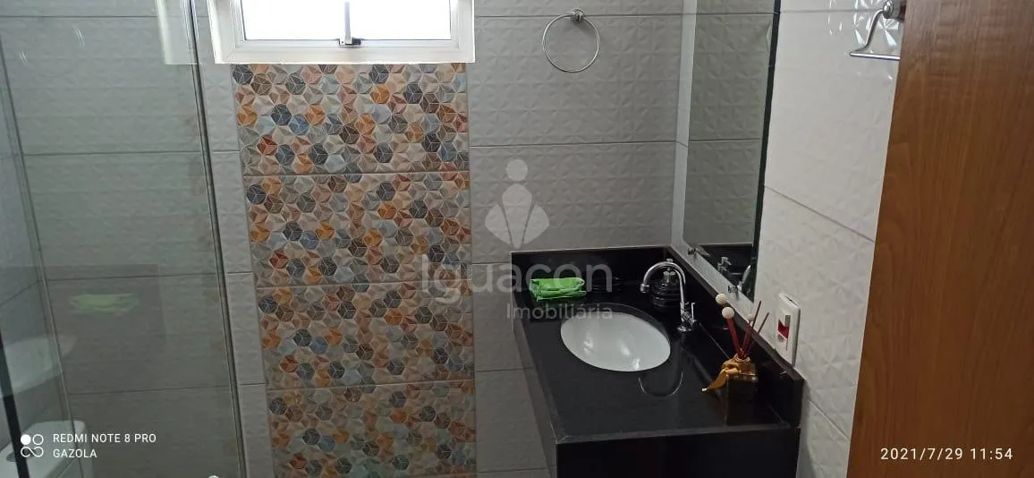 Casa com Quitinetes Mobiliadas aos fundos na Vila A