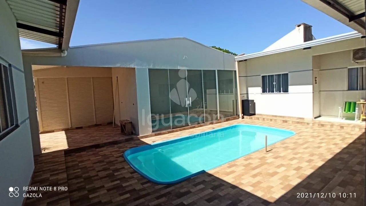 Casa com Quitinetes Mobiliadas aos fundos na Vila A