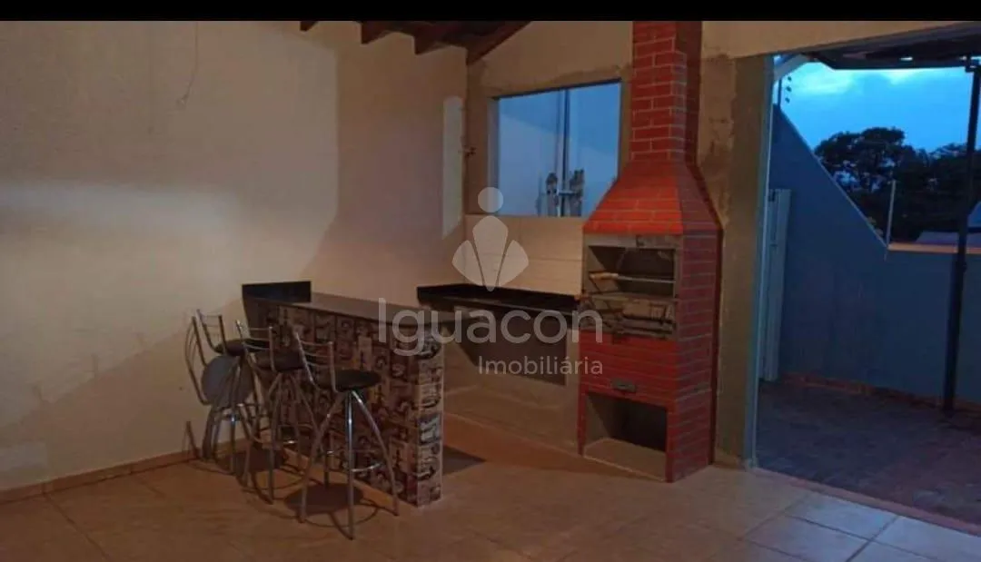 Casa com 02 Dormitórios sendo 01 Suíte e 04 Quitinetes no Jardim Petrópolis