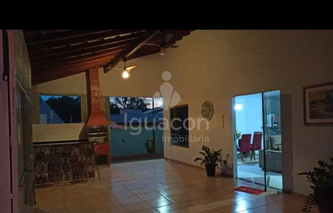 Casa com 02 Dormitórios sendo 01 Suíte e 04 Quitinetes no Jardim Petrópolis