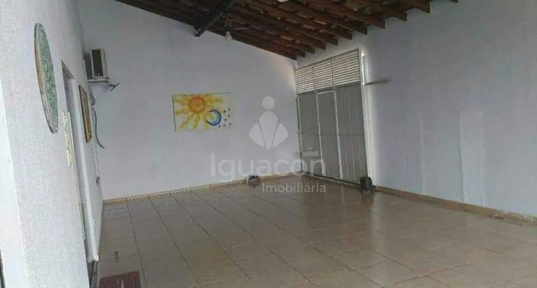 Casa com 02 Dormitórios sendo 01 Suíte e 04 Quitinetes no Jardim Petrópolis