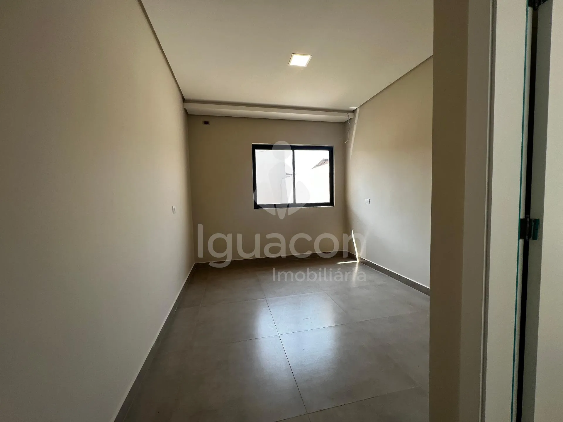 Casa com 02 Dormitórios sendo 01 Suíte e Espaço Gourmet com Churrasqueira no Jardim Duarte