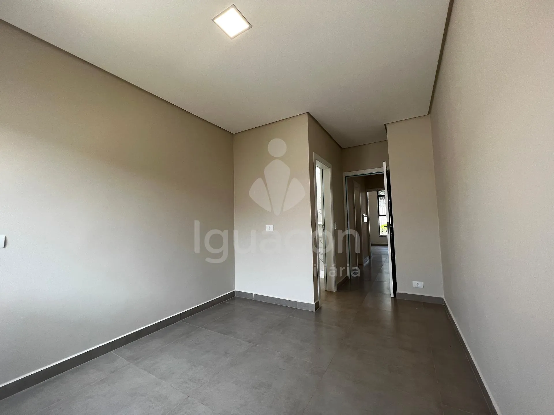 Casa com 02 Dormitórios sendo 01 Suíte e Espaço Gourmet com Churrasqueira no Jardim Duarte