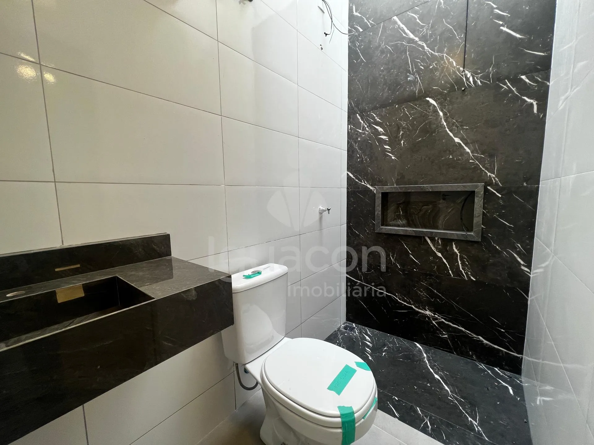 Casa com 02 Dormitórios sendo 01 Suíte e Espaço Gourmet com Churrasqueira no Jardim Duarte