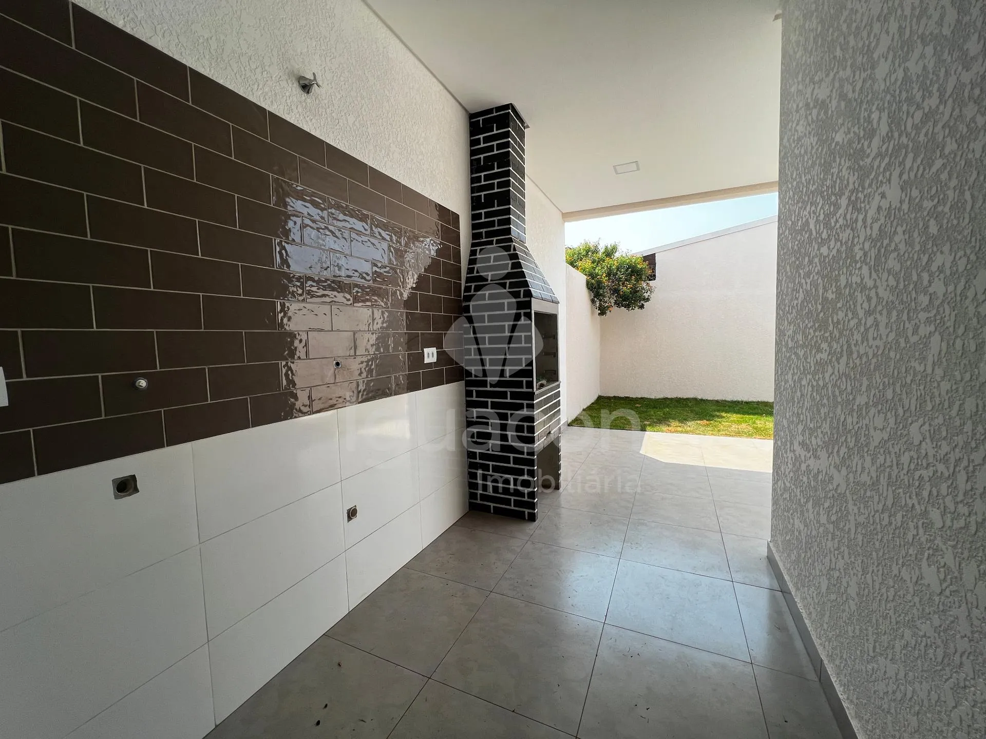 Casa com 02 Dormitórios sendo 01 Suíte e Espaço Gourmet com Churrasqueira no Jardim Duarte